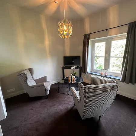 Bed & Breakfast Leyselebeke Castle 4*