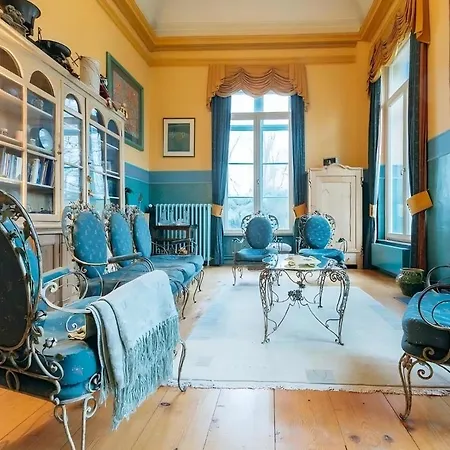 Leyselebeke Castle Bed & Breakfast 4*
