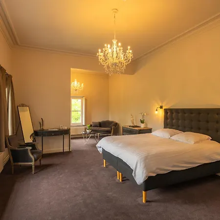 Bed & Breakfast Leyselebeke Castle 4*