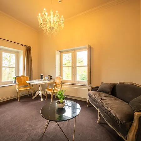 Leyselebeke Castle Bed & Breakfast