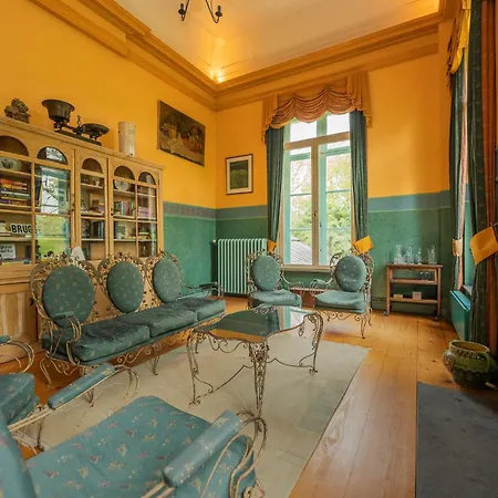 Bed & Breakfast Leyselebeke Castle 4*