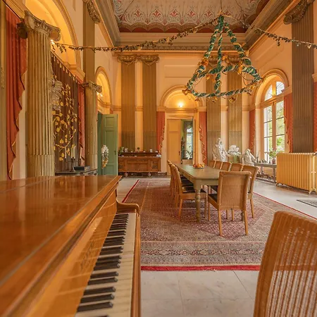 Bed & Breakfast Leyselebeke Castle 4*