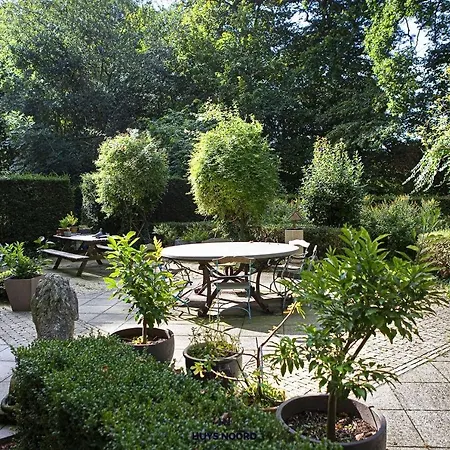 Leyselebeke Castle Bed & Breakfast Bruges